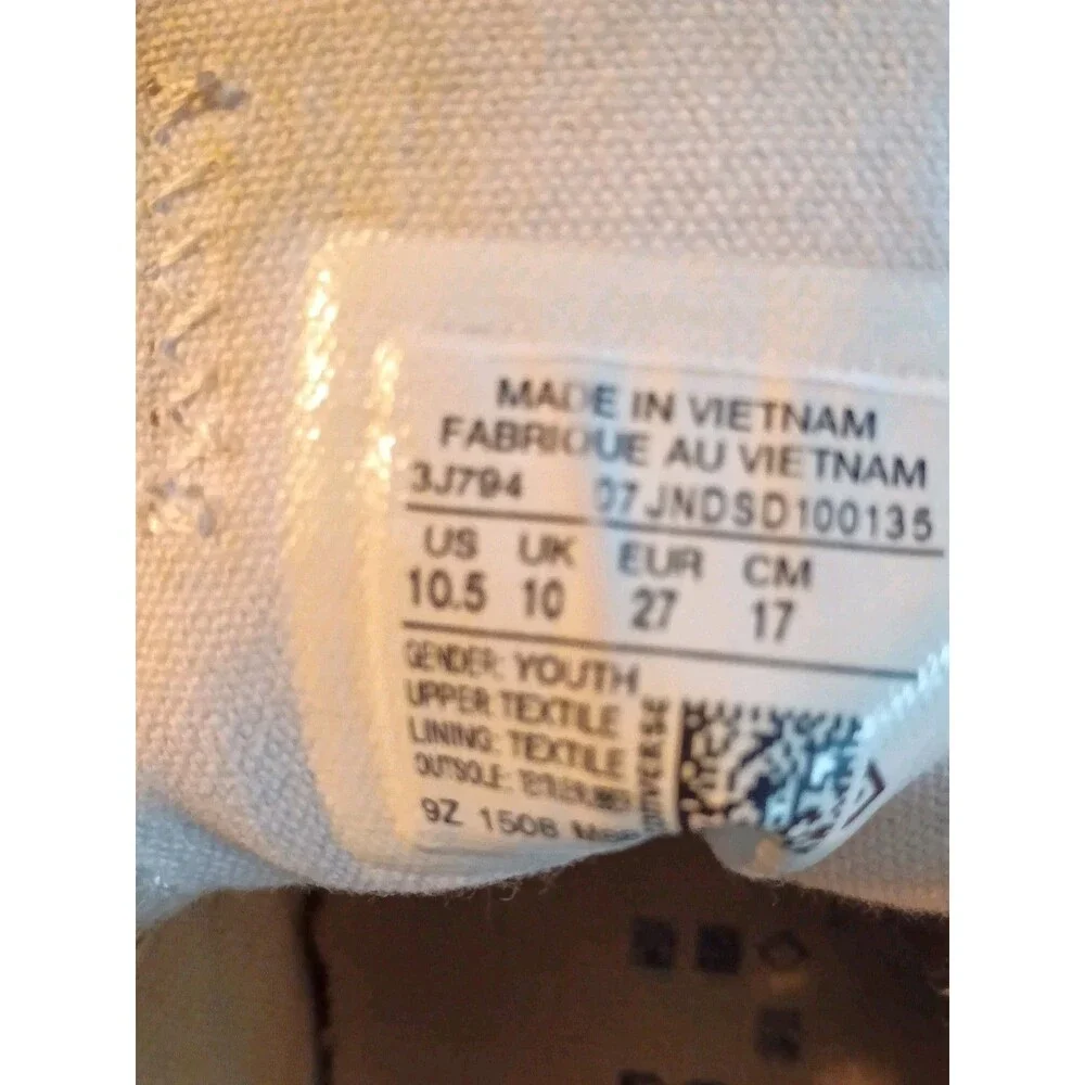 Youths Converse Chuck Taylor All Star low-top sneakers in a grey canvas